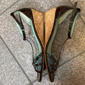 BODEN sandals 9.5 M BROWN patent leather 2” heel t-strap Excellent uk41 t-strap